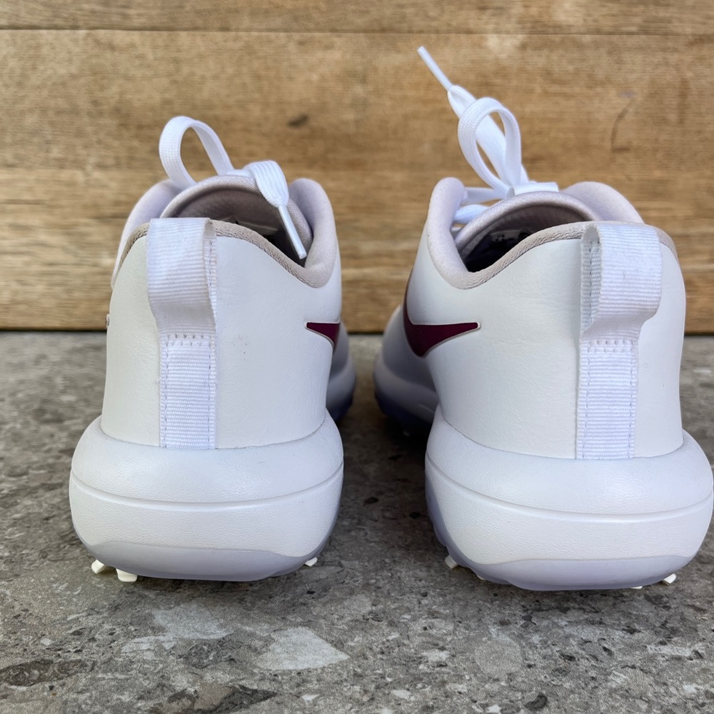 NWOT Women’s Nike Roshe G Tour Golf Cleats Shoes White Maroon (Plum) AR5582-103 - Picture 6 of 7